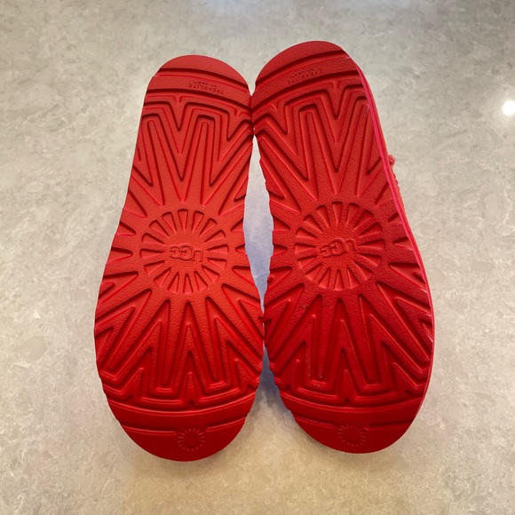 UGG Black Ultra Mini Classic Boot In Samba Red Tonal Size 6 - Picture 13 of 16